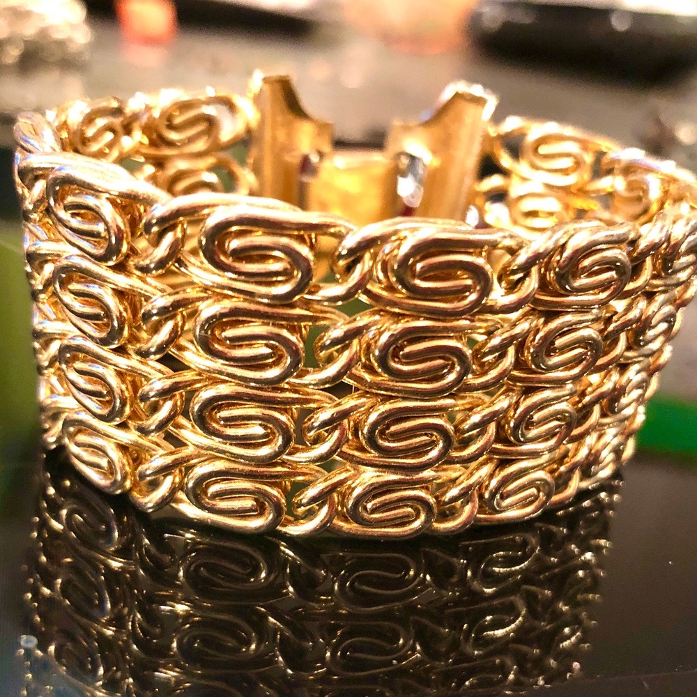 VTG 60s Women's Shiny Gold 4 Row Ornate Interlocking Links Chunky Wide Bracelet